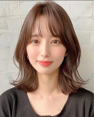 ミディアム 泉山 花音のヘアスタイル