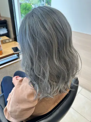 ミディアム カラー 天野 瑠真のヘアスタイル