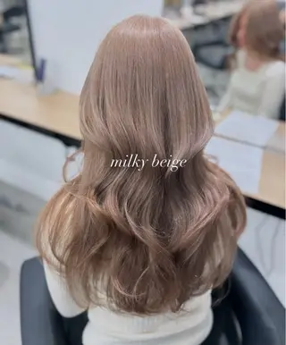ロング カラー YUKA🤍ベージュ /ミルクティーのヘアスタイル