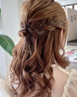 ロング ヘアアレンジ キンジョウ エナミのヘアスタイル