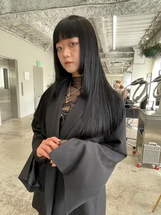 ロング oma　袮次金 鈴香のヘアスタイル