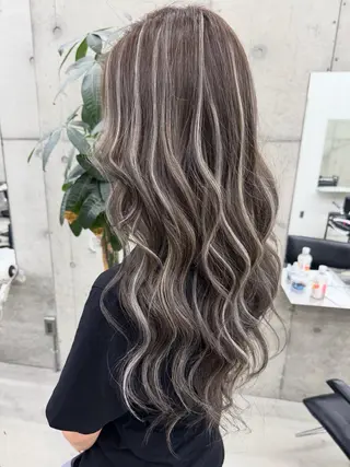 ロング 中道 晶のヘアスタイル