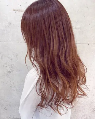 ロング 秋月 亜耶のヘアスタイル