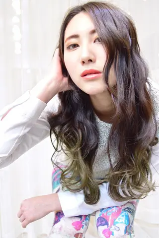 ロング カラー 花井 啓好のヘアスタイル