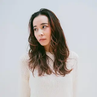 ロング EMMA茅ヶ崎所属・レイヤーパーマ＊ NOBUのヘアスタイル