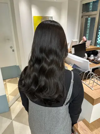 ロング カラー 安丸 結夏のヘアスタイル