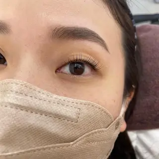 マツエク・マツパ アイブロウ 鍵山 千秋のヘアスタイル