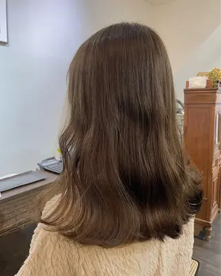 セミロング 三國 栞音のヘアスタイル