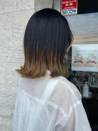 ミディアム レイヤーカット✖️ 柔らかベージュカラーのヘアスタイル