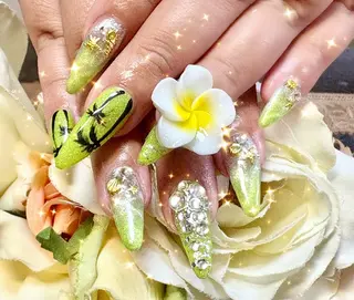 セミロング サロンドラフィーユ LAFEUILLEのネイルデザイン