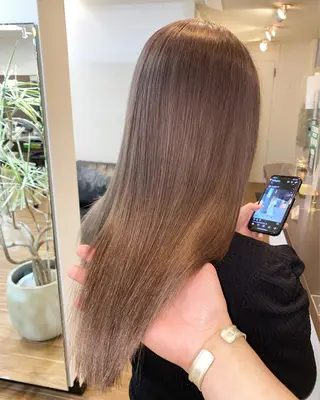 ロング カラー 色ムラ修正の神様 新宿ハイトーンかすみのヘアスタイル
