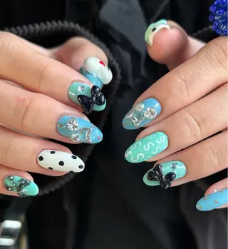 ネイル 🪐富島彩夏 /海外nail🪐のネイルデザイン