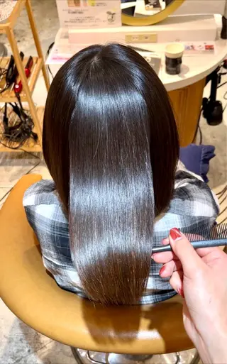 ミディアム 髪質改善/縮毛矯正/ レイヤーカットななこのヘアスタイル
