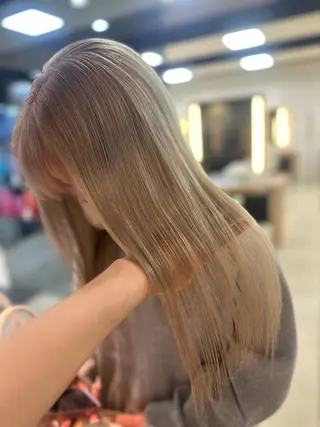 ロング カラー ブリーチカラー/ベー ジュ/Hono🦖のヘアスタイル