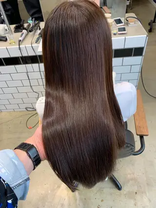 ミディアム カラー トップ スタイリストのヘアスタイル