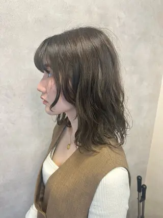 セミロング 髪質改善デザインカラ ー/ヒロイケカズマサのヘアスタイル