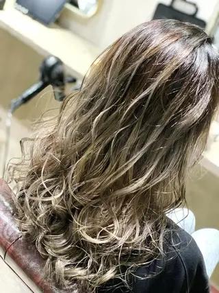 ミディアム カラー ヘアアレンジ 髪質改善×ハイトーン 中田啄也のヘアスタイル