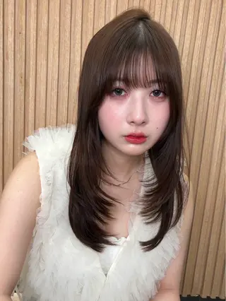 セミロング ブリーチなしWカラー /レイヤー/設樂彩乃のヘアスタイル