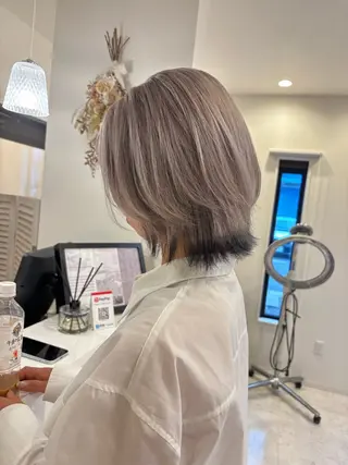 ショート カラー che're AMIE所属・山中 真紫のヘアスタイル