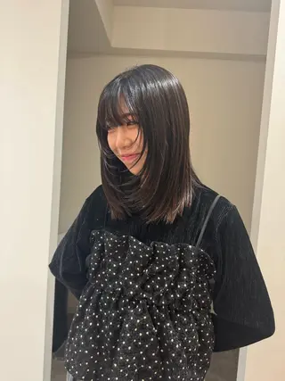ミディアム カラー 大人な抜け感レイヤー remi🖤のヘアスタイル