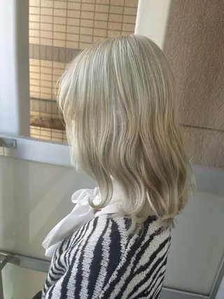 セミロング カラー 岩谷/ブリーチ 🪽透明感カラーのヘアスタイル