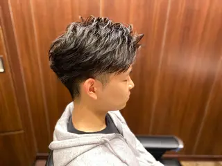 ミディアム 岡崎 海人のヘアスタイル