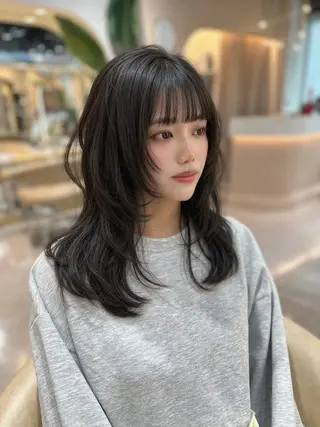 セミロング カラー Akane レイヤー/艶カラーのヘアスタイル