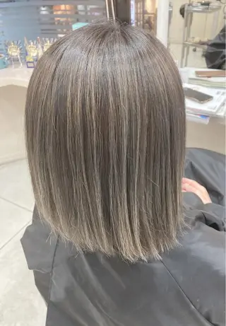 ロング カラー あやかショート 白髪ぼかしのヘアスタイル