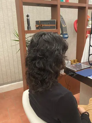 ミディアム パーマ ヘアアレンジ デザインカラー✨ 日高桃佳のヘアスタイル