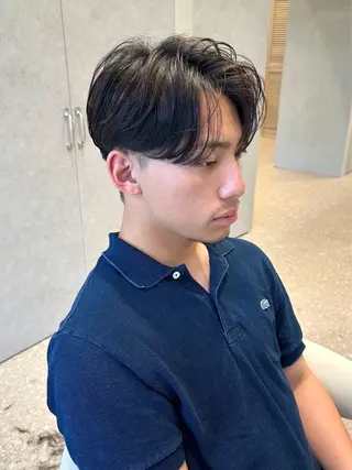 メンズ yuu 🪴 透明感 カラー/メンズパーマのヘアスタイル