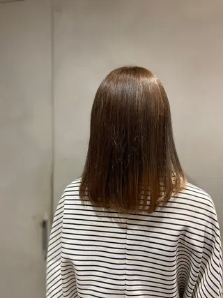 ミディアム カラー カジュアルを女っぽく 𝗮𝘆𝗮𝗰𝗼のヘアスタイル