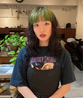セミロング カラー ファッションに 溶け込むstyleのヘアスタイル