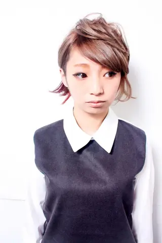 ショート カラー 髪質改善&ブリーチ 伊勢 祐一郎のヘアスタイル