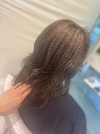 ロング カラー 佐々木 麻純のヘアスタイル