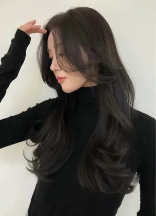 ロング カラー 谷口 琉希のヘアスタイル