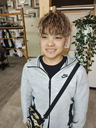 メンズ パーマ カラー コウスケ rebornのヘアスタイル