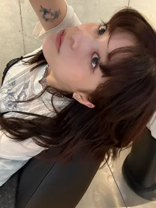 ミディアム 薄暮 マツイ　レンのヘアスタイル