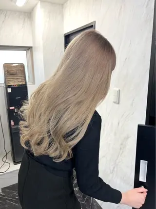 ロング カラー Ria OSAKA所属・アシスタント yuuのヘアスタイル