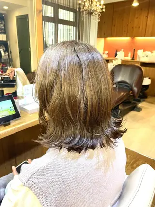 ミディアム 山木 裕子のヘアスタイル
