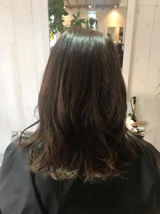 ミディアム カラー 長尾 桃佳のヘアスタイル