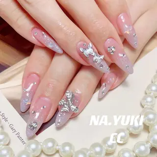 ネイル 🦋 Queenieのネイルデザイン