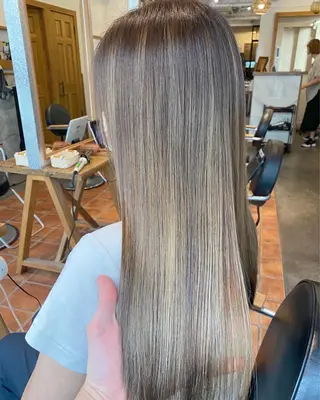 ロング カラー ハイトーン×髪質改善 KENTAのヘアスタイル