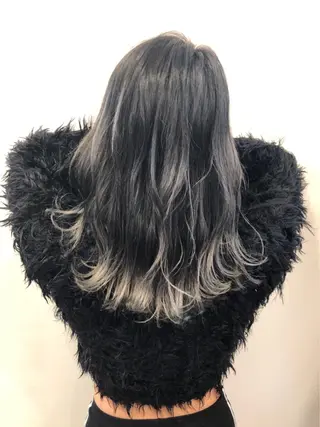 セミロング カラー 平尾 拓也のヘアスタイル