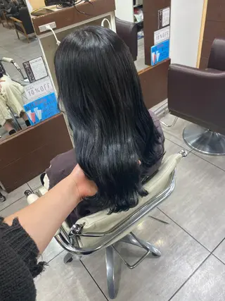 セミロング カラー 川上 麻梨阿のヘアスタイル