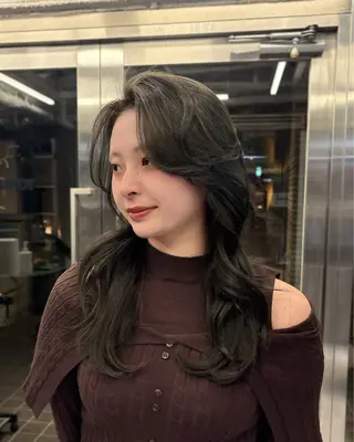 ロング 【レイヤーカット】 キサヌキミワのヘアスタイル