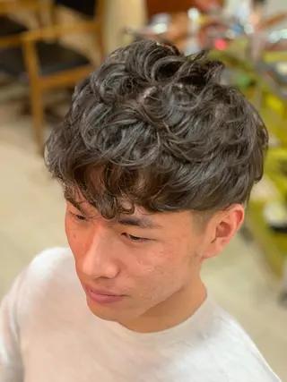 ショート パーマ メンズ 砂川 太成のヘアスタイル