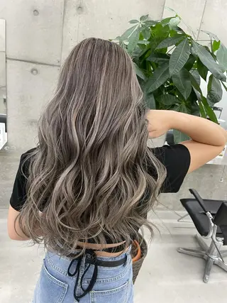 ロング 岡留 愛美のヘアスタイル