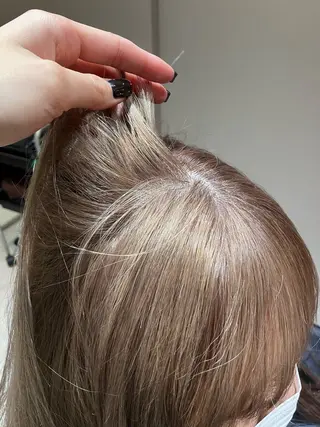 ロング カラー サキ🤍ハイトーン 🩰くびれ巻きヘアのヘアスタイル