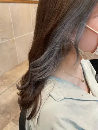 ロング ブリーチなしベージュ カラー佐藤華厘のヘアスタイル