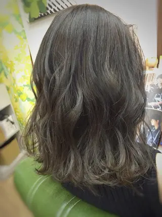 ミディアム セミロング カラー パーマ 🟦髪質改善6年 💊YAMAMOTOのヘアスタイル